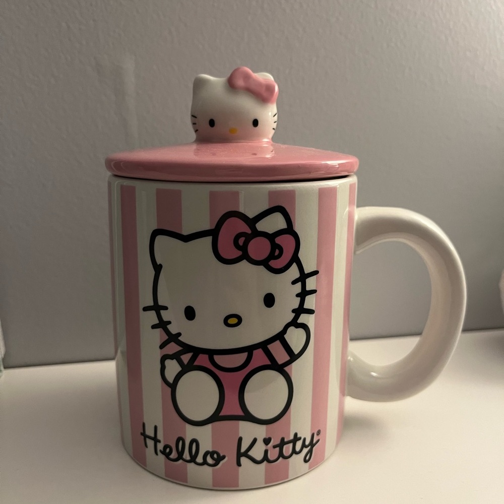 🌸Hello Kitty Mug with Lid🌸